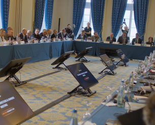 Που κάθονταν οι εκπρόσωποι Ολυμπιακού και Παναθηναϊκού στη συνάντηση της Euroleague (vid)