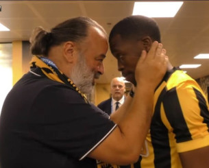 Η εμψύχωση του Ηλιόπουλου στον Κουτέσα και οι πανηγυρισμοί για τη νίκη: Η παρακάμερα του ΑΕΚ - ΟΦΗ (video)