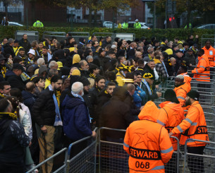 Τρελάθηκαν οι Αγγλοι με τον κόσμο της ΑΕΚ στο Μάντσεστερ - Γέμισαν με βίντεο τα social media