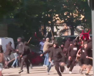 Αγριο ξύλο μεταξύ οπαδών της Λεβάντε και της Σεβίλλης στους δρόμους της Βαλένθια (video)
