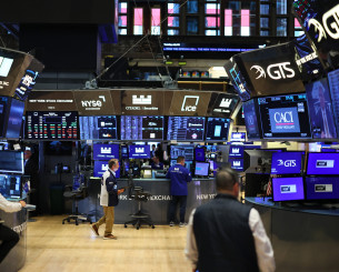 Από τα παρκέ και τα γήπεδα στη Wall Street: Το μεγάλο στοίχημα με την Anthropic