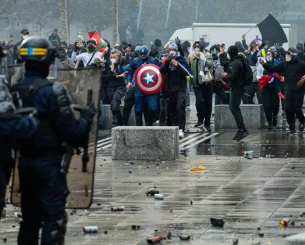 Η αστυνομία «μπλόκαρε» το ντέρμπι: Αναβλήθηκε το Παρί Σεν Ζερμέν - Λυών λόγω των επεισοδίων στη Γαλλία