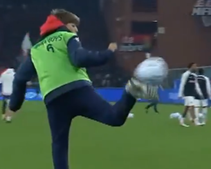 Το απίθανο κοντρόλ ενός ball-boy της Τζένοα άφησε άφωνο τον Βολτεμάντε της Γιουβέντους (video)