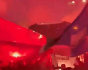 Σαν να είναι πρωταθλήτρια - Οπαδοί της Νάπολι υποδέχθηκαν την ομάδα στο αεροδρόμιο (video)
