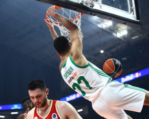 Το εντυπωσιακό alley-oop τελείωμα του Γιουρτσεβέν από την πάσα του Ναν (video)
