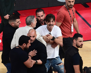 Χαμός με Γιαννακόπουλο στο ΣΕΦ, έφτασε μέχρι το κέντρο του γηπέδου
