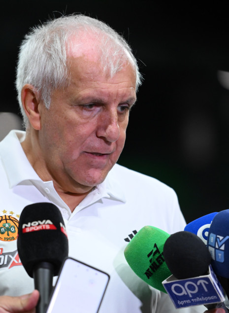 Ομπράντοβιτς: «Αν καταλαβαίνετε εσείς πως ο Μαντζούκας δουλεύει πολύ, σκεφτείτε εγώ που τον βλέπω κάθε μέρα»