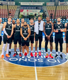 Μέσα σε πειράγματα παρέλαβε το βραβείο του MVP ο Οσμάν – Σήκωσε την κούπα ο Περσίδης (video - photo)