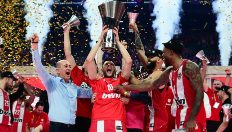 «Λαοθάλασσα από κόκκινο και άσπρο»: Το mini movie της EuroLeague από την κούπα του Ολυμπιακού