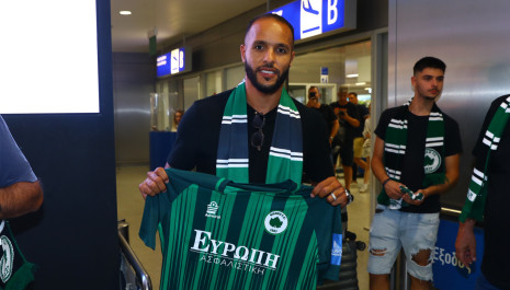 Πανικός για Ελ Αραμπί στο αεροδρόμιο - Το video του Athletiko με την υποδοχή από φίλους της Μαρκό