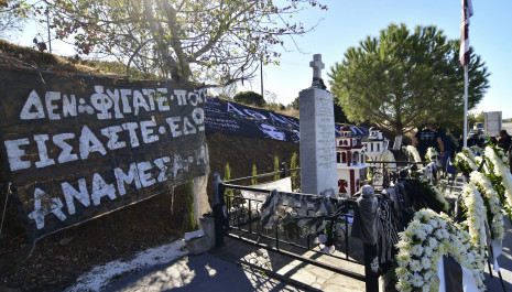 Συγκίνηση στο ετήσιο μνημόσυνο για το δυστύχημα στα Τέμπη παρουσία ΠΑΕ και ΚΑΕ ΠΑΟΚ