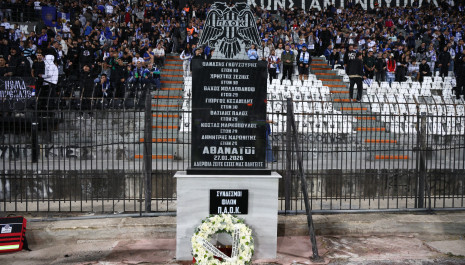 Συγκίνηση στην Τούμπα: Γκαγκάτσης και αντιπροσωπεία των Γερμανών τίμησαν τη μνήμη των αδικοχαμένων φίλων του ΠΑΟΚ (video-photos)