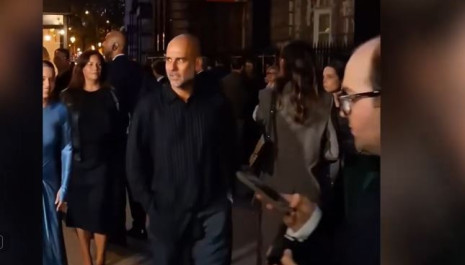 Ο Γκουαρδιόλα εμφανίστηκε στην Εβδομάδα Μόδας του Παρισιού και παρέδωσε μαθήματα στιλ (video)