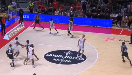 Το τρομερό buzzer-beater του Καρ που έδωσε τη νίκη στην Βίρτους κόντρα στον Ολυμπιακό (video)