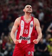 Το δεύτερο «εγώ εδώ» του Παπ, το buzzer beater των Αγγελόπουλων και το Olympiacos Family