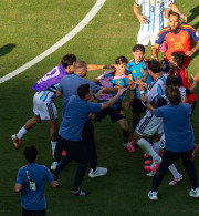 Η FIFA τιμώρησε με βαρύτατες ποινές τους Παρέδες και Μολίνα για τα επεισόδια στον τελικό του Μουντιάλ 2026