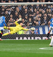 Εχει 87 ματς στη Premier League κι έβαλε «στοπ» στον Παναθηναϊκό - Ποιος είναι ο ανταγωνιστής του Τζολάκη στη Χαλ