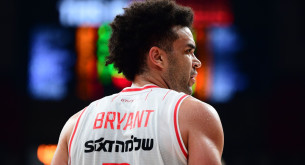 Back-to-back MVP: Ο Ελάιζα Μπράιαντ αναδείχθηκε ξανά πολυτιμότερος της αγωνιστικής της EuroLeague