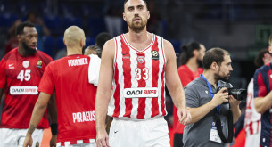 Τρίτη καλύτερη επίθεση, αλλά τελευταίος στα ριμπάουντ: Η απουσία του Μιλουτίνοφ που «πληρώνει» ο Ολυμπιακός