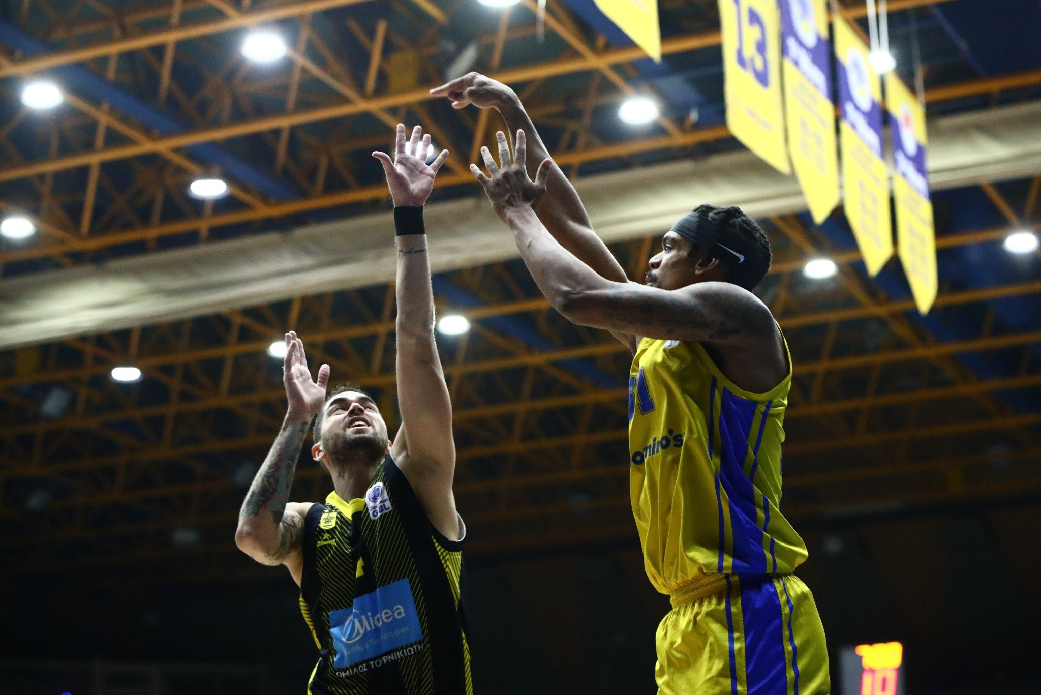 Το τελευταίο εισιτήριο για τα Playoff της GBL κρίνεται απόψε ανάμεσα σε Άρη και Περιστέρι