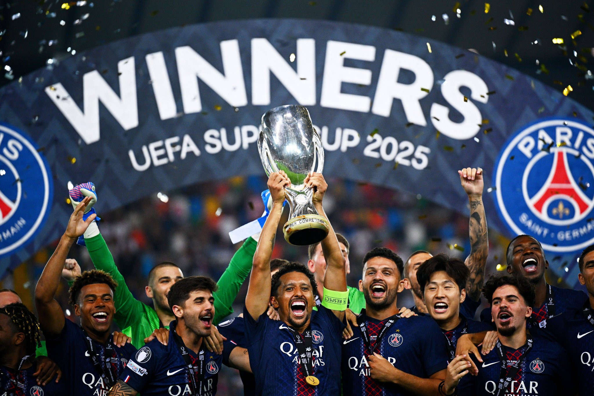 Tα στιγμιότυπα και η απονομή του Super Cup στην Παρί Σεν Ζερμέν (video)