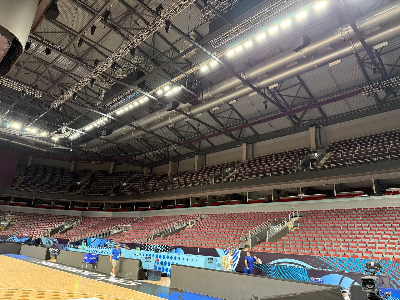 Άνοιξε και η πάνω κερκίδα στην Xiaomi Arena: Πάνω από 6.000 οι Λιθουανοί φίλαθλοι
