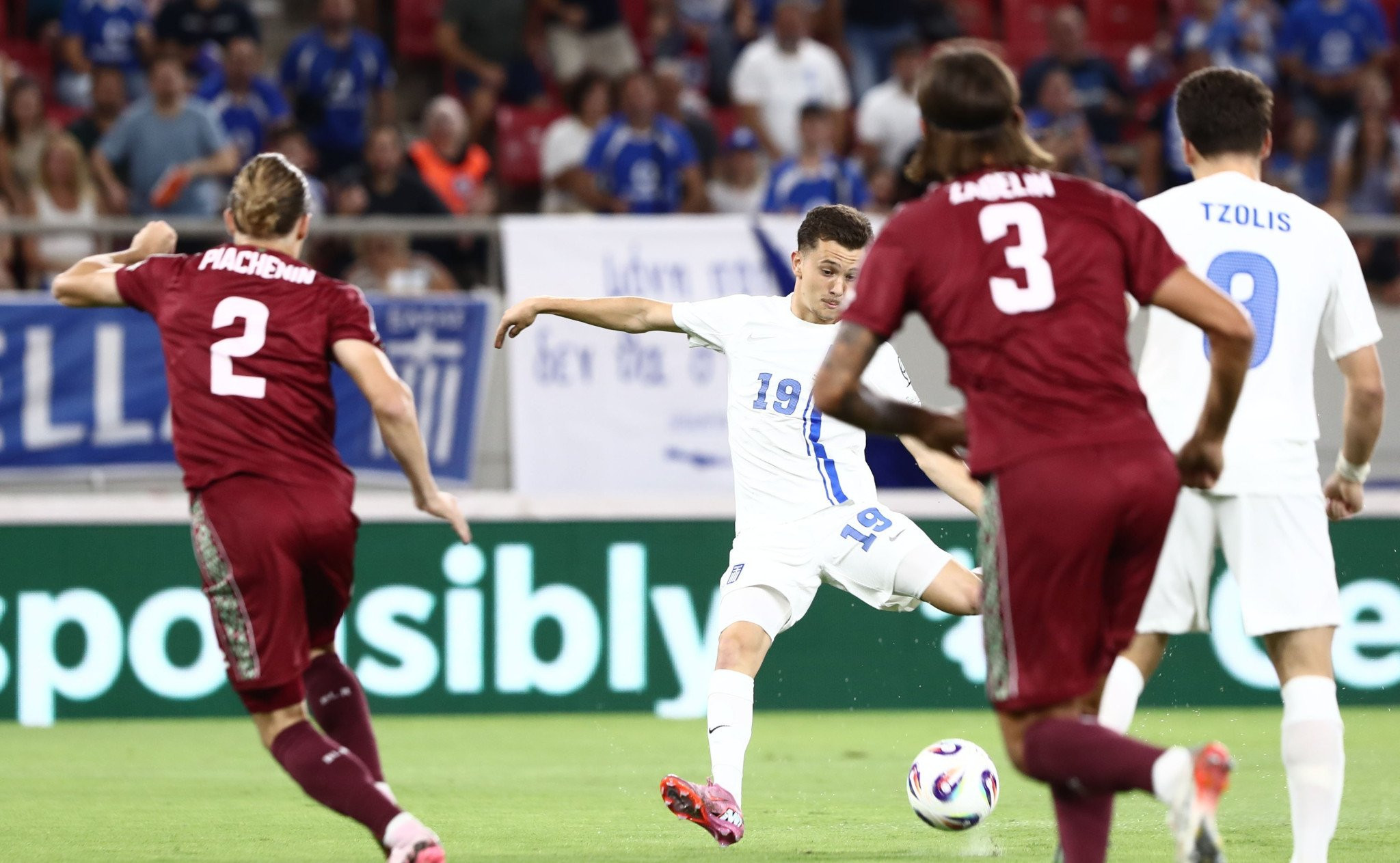 Ο Καρέτσας με φοβερό πλασέ το 1-0 της Ελλάδας (video)