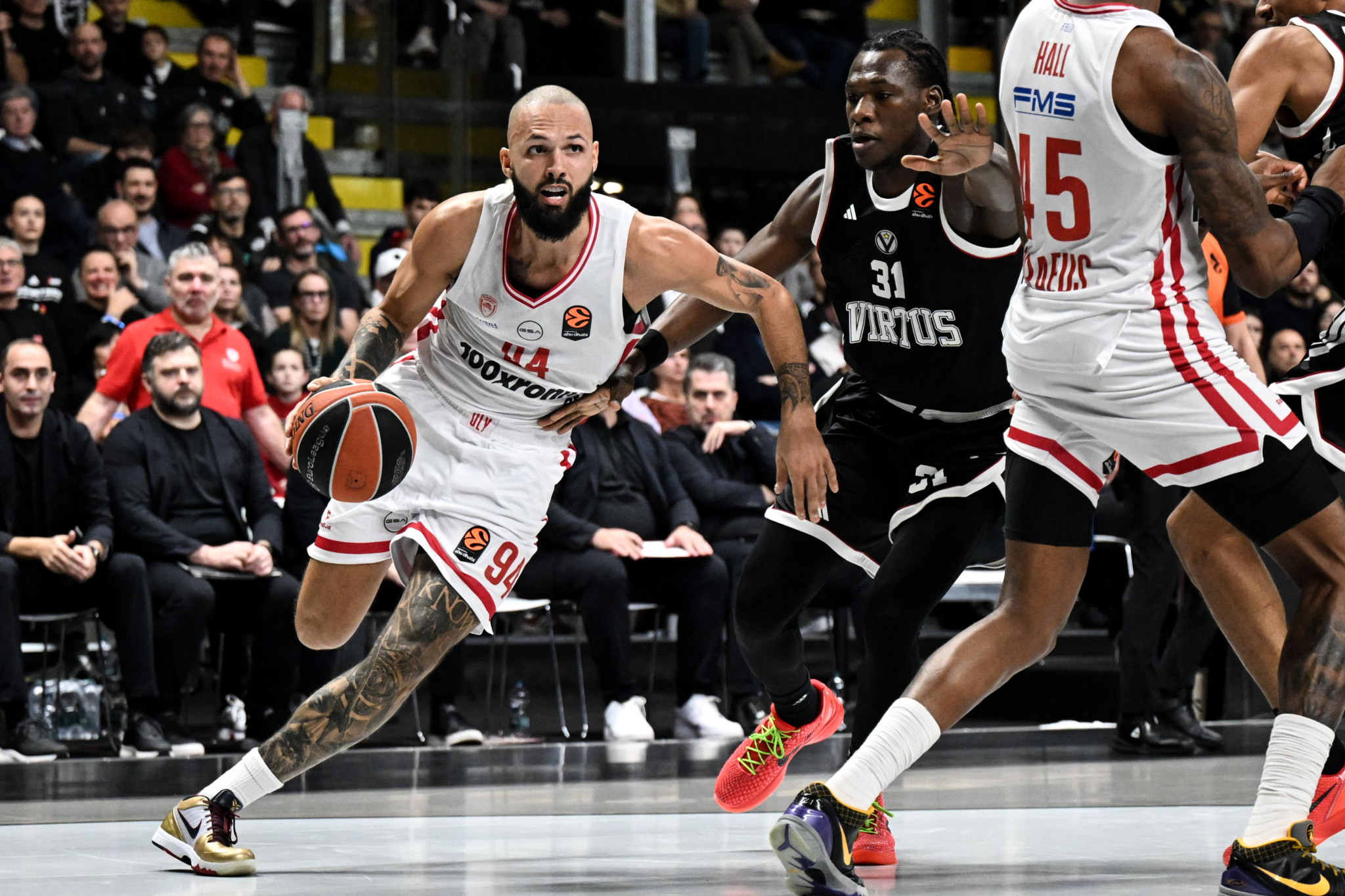 Παιχνίδια με τη...φωτιά και στο κλείσιμο του 2025