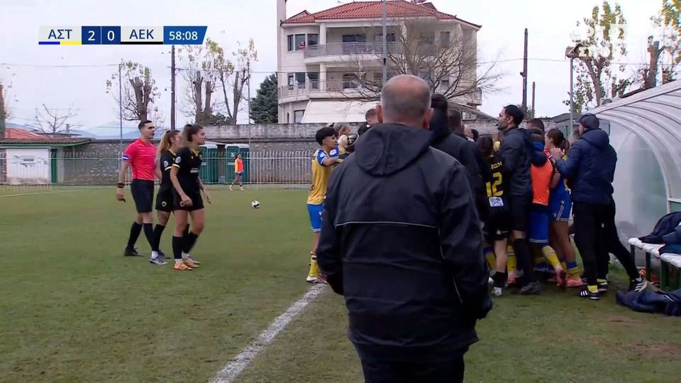 Ένταση στο ματς του Αστέρα με την ΑΕΚ στις γυναίκες: «Δεν ντρέπεσαι;» (video)