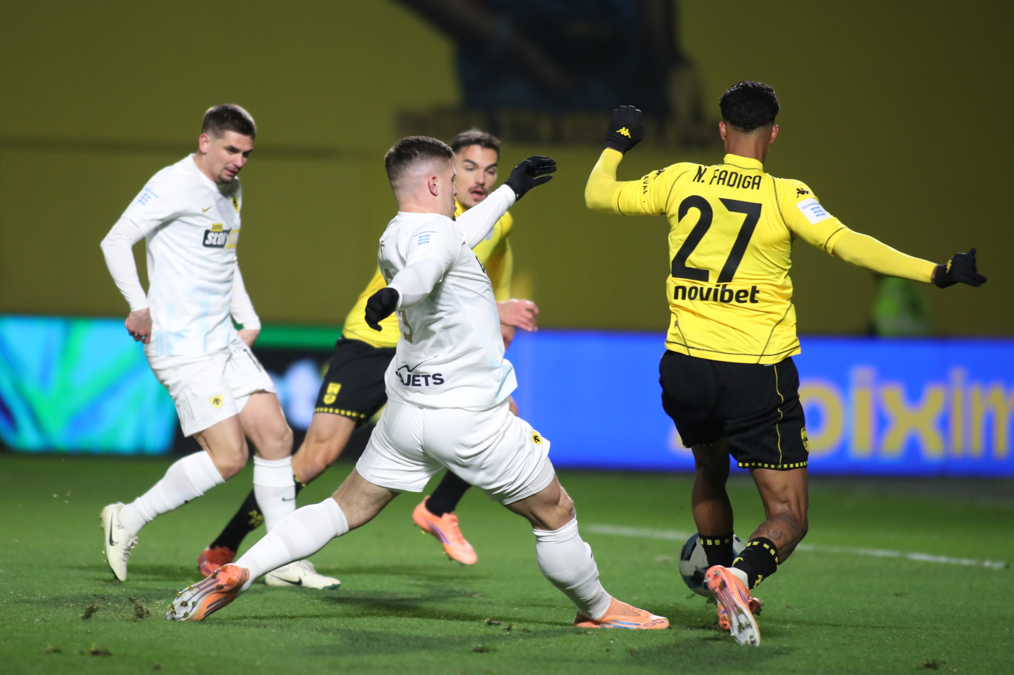 Ντέμης: «Καθαρό φάουλ η αγκωνιά στον Γιόβιτς, δεν κατάλαβα γιατί ακυρώθηκε το γκολ του Ντουντού»