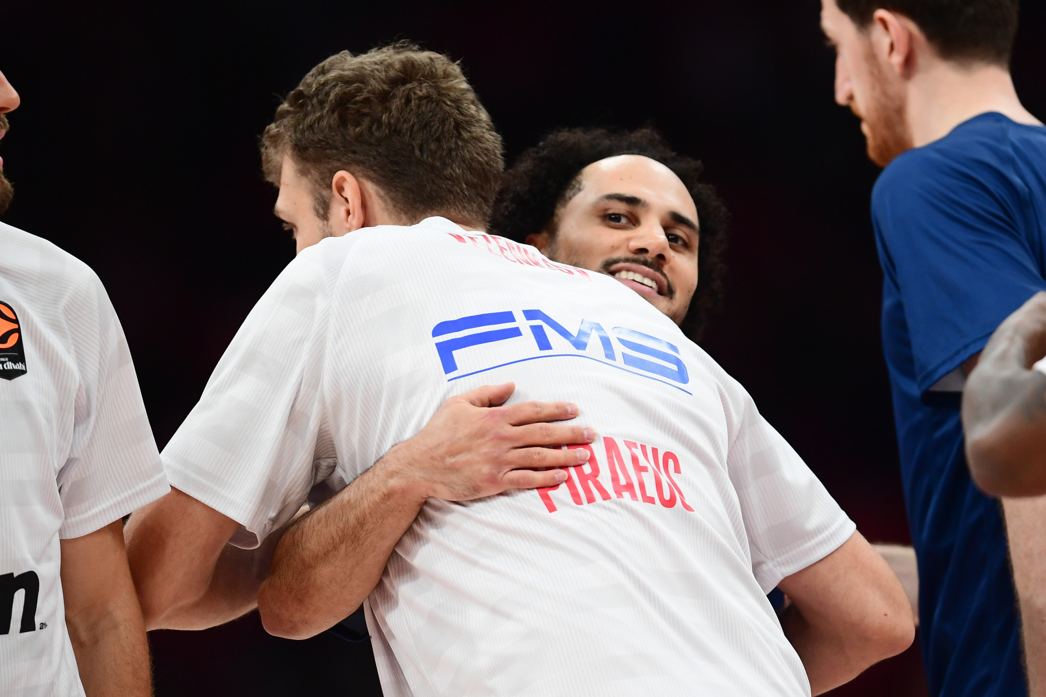 36 βραβεία MVP σε μία φωτογραφία: Βεζένκοφ και Λάρκιν τα... είπαν πριν το Εφές - Ολυμπιακός