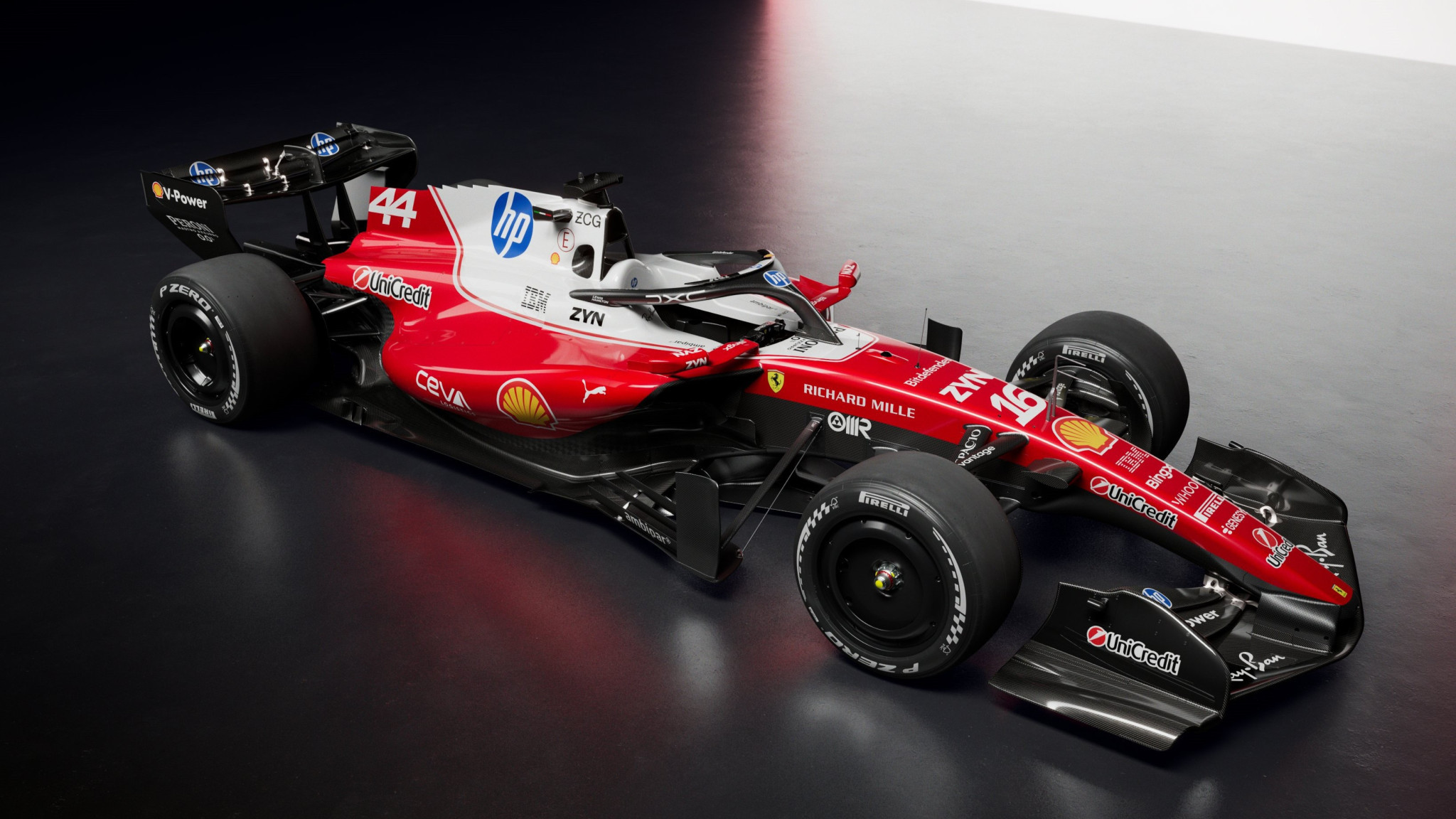 Η «λευκή» Ferrari αποκαλύφθηκε ενόψει της νέας σεζόν της Formula 1 (video)