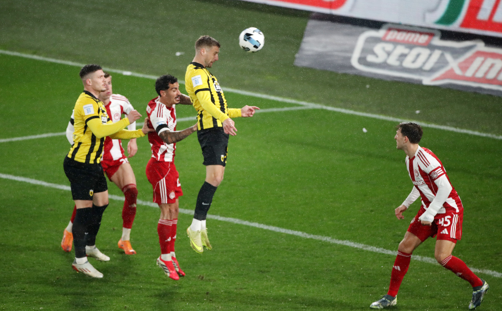 Ο Βάργκα με καρφωτή κεφαλιά το 1-0 της ΑΕΚ (video)