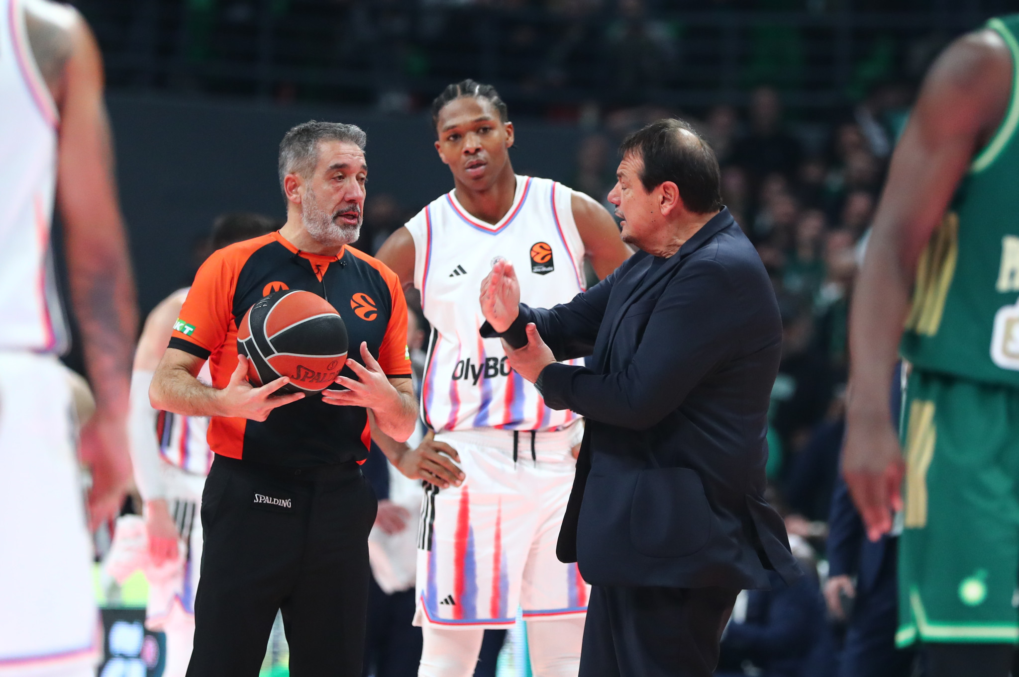 Ζήτησε φάουλ και αποβλήθηκε από τους διαιτητές ο Αταμάν στο φινάλε του Παναθηναϊκός - Παρί