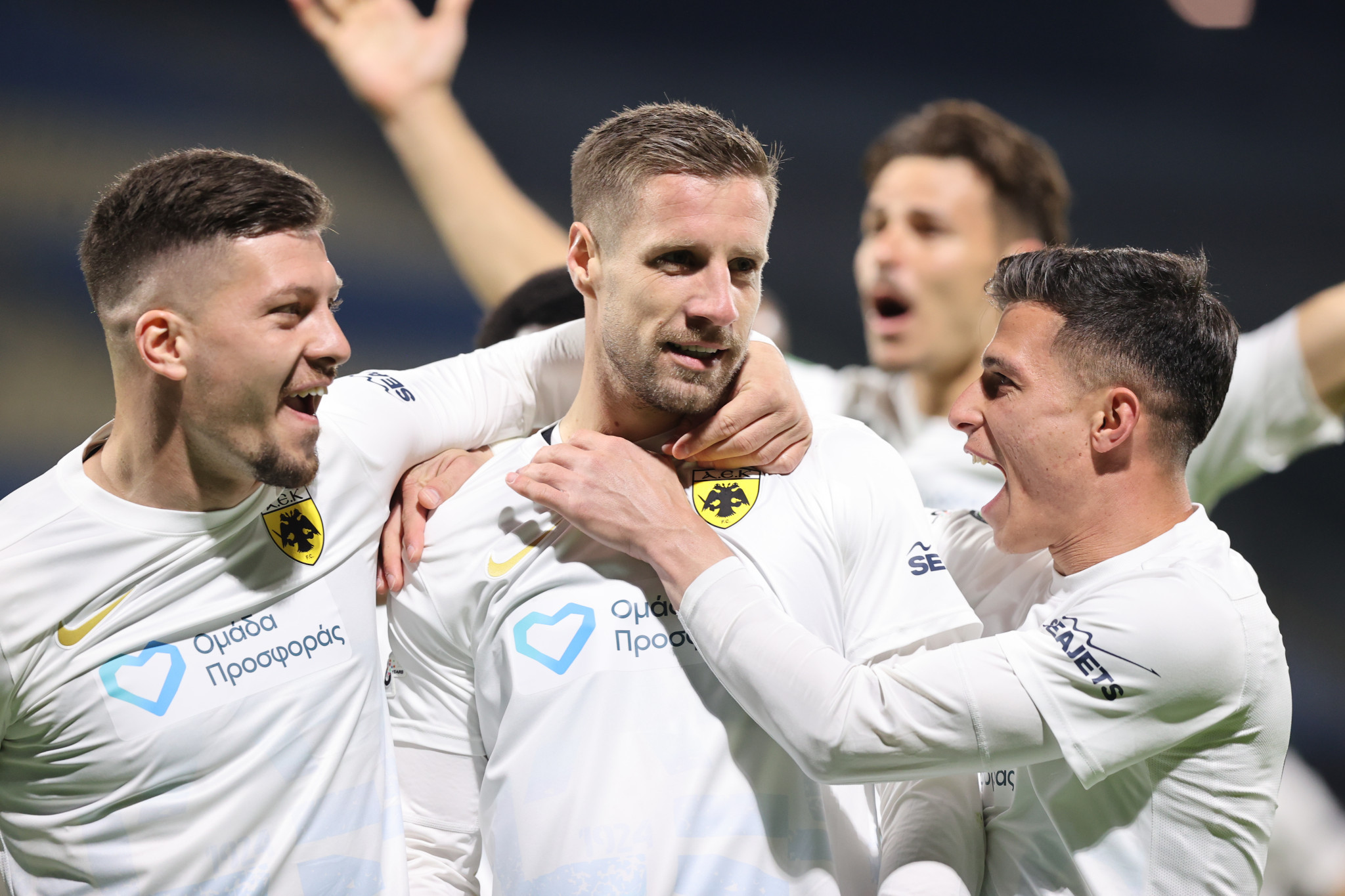 Super απόδοση* για την ανατροπή της AEK κόντρα στη Ράγιο!