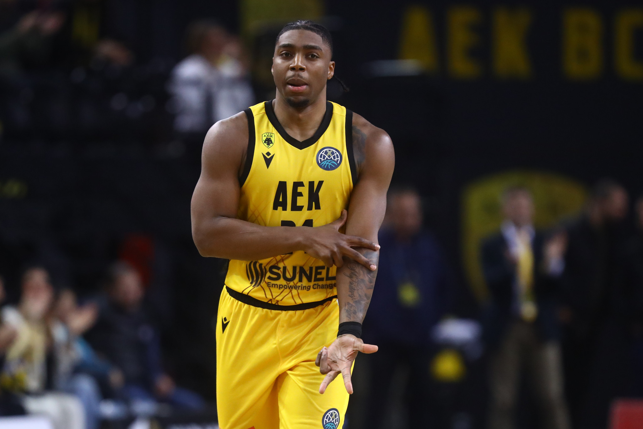 H AEK «καθάρισε» την Τόφας στο... καμίνι της Sunel Arena και φουλάρει για πρωτιά