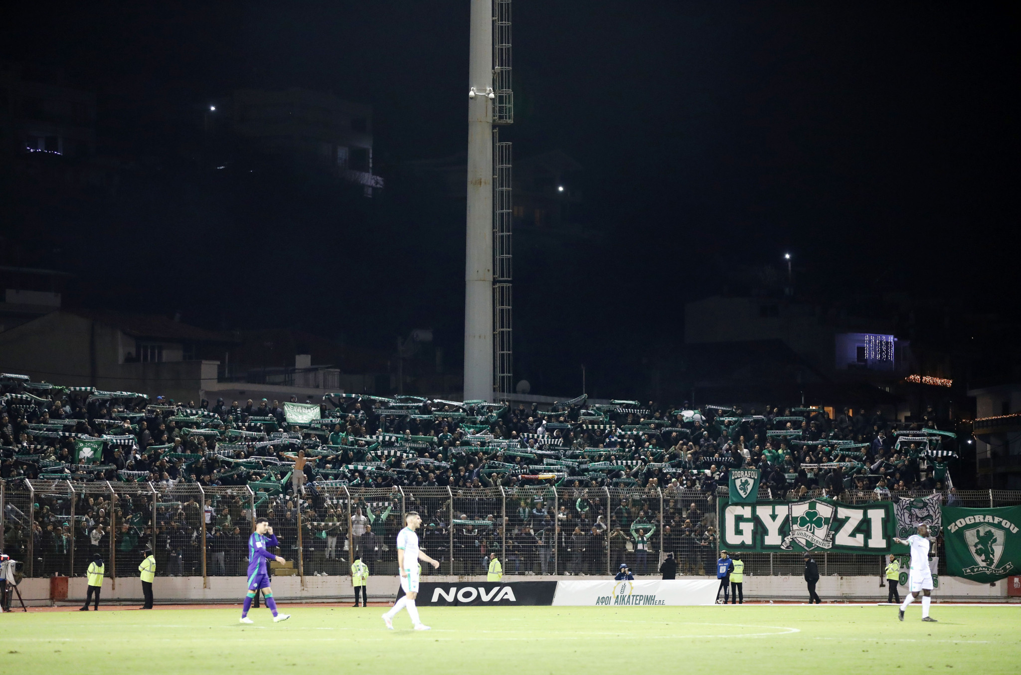 «Χαμός» από τους φίλους του Παναθηναϊκού για ένα εισιτήριο στη Λιβαδειά - Άνοιξαν άλλες δύο θύρες