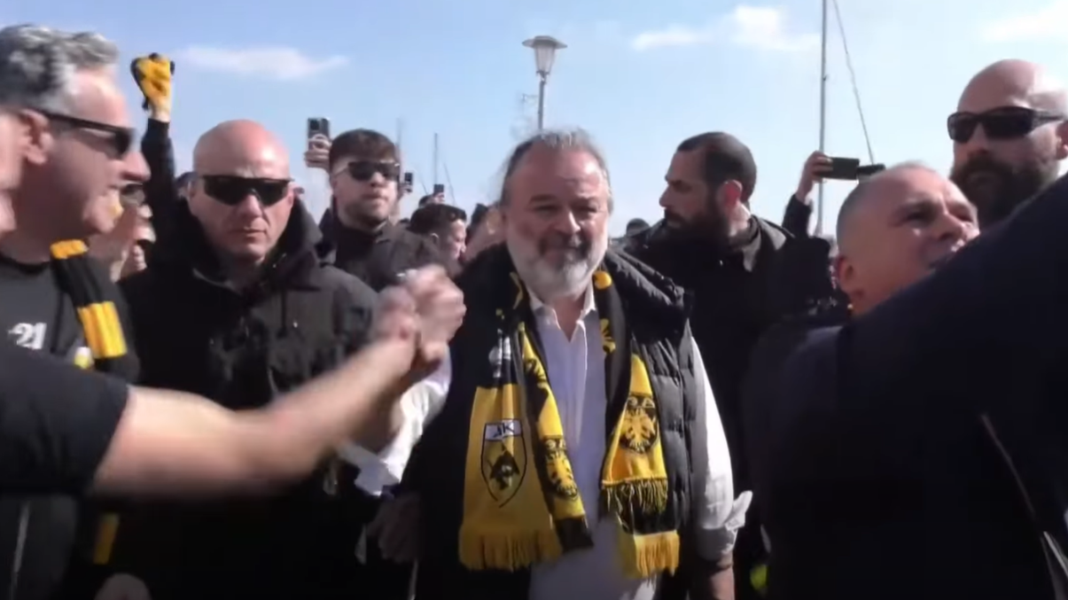 Ο Ηλιόπουλος αποθεώθηκε στην παραλία του Βόλου - «Είναι τρελός ο πρόεδρος» (video)