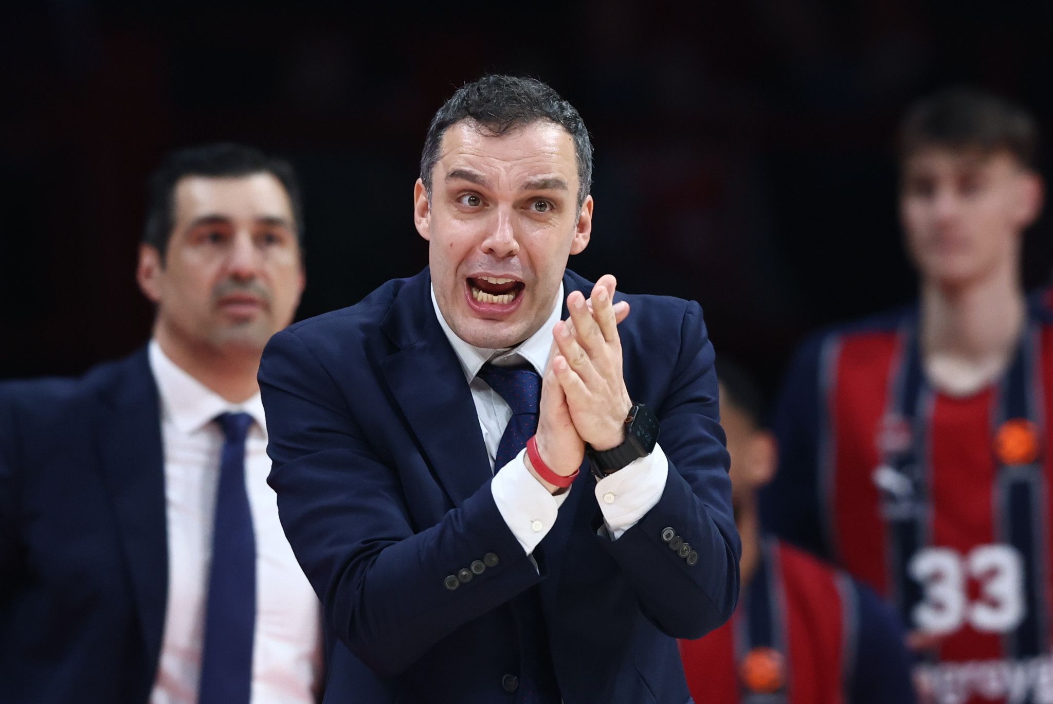 «Απάντηση» στις φήμες από την Μπασκόνια: Ανανέωσε τον βοηθό του Γκαλμπιάτι και τον κρατάει στη Βιτόρια