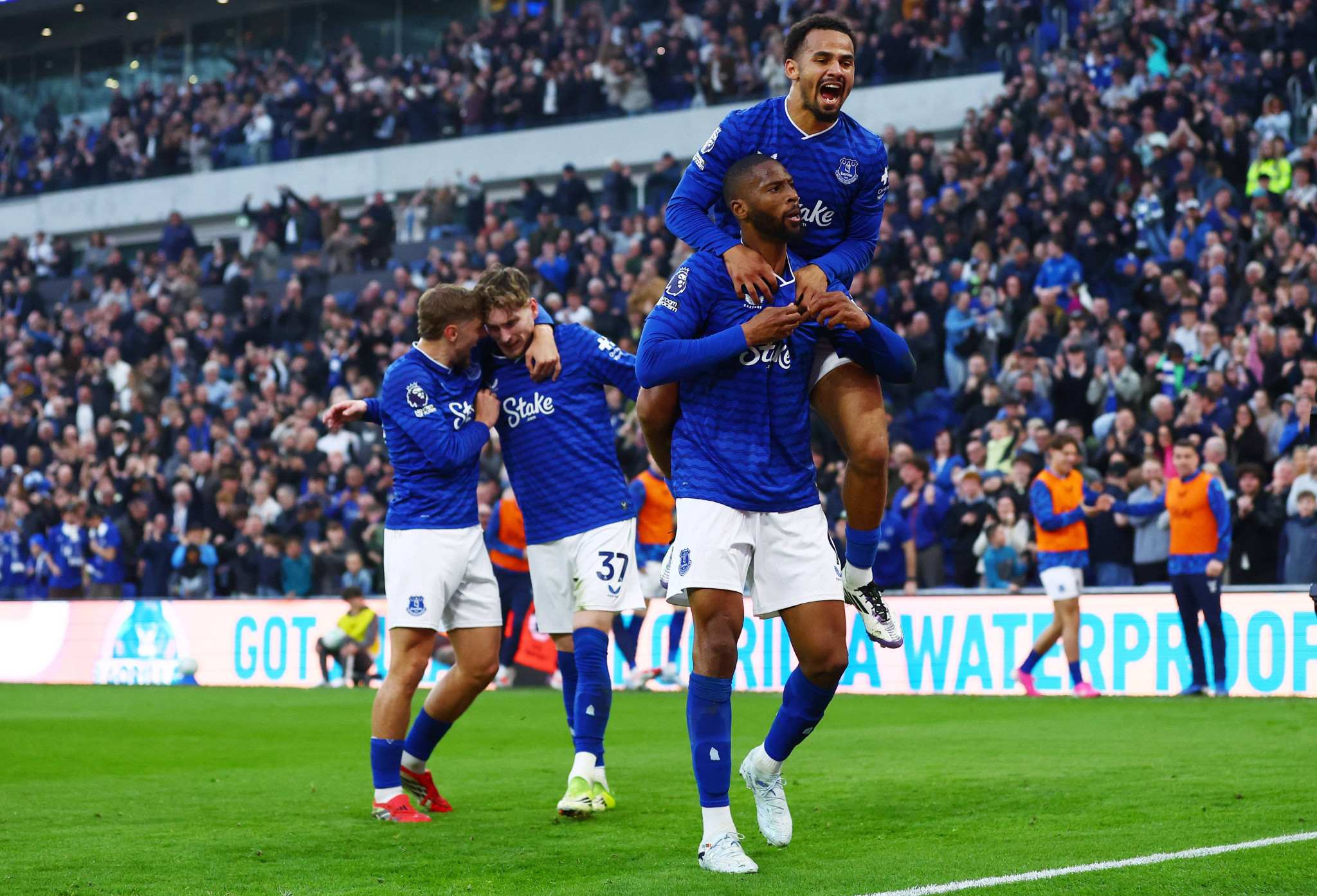 Απίστευτο σενάριο στην Premier League: Η 11η Έβερτον μπορεί να κρίνει τον πρωταθλητή και την ομάδα που θα πέσει