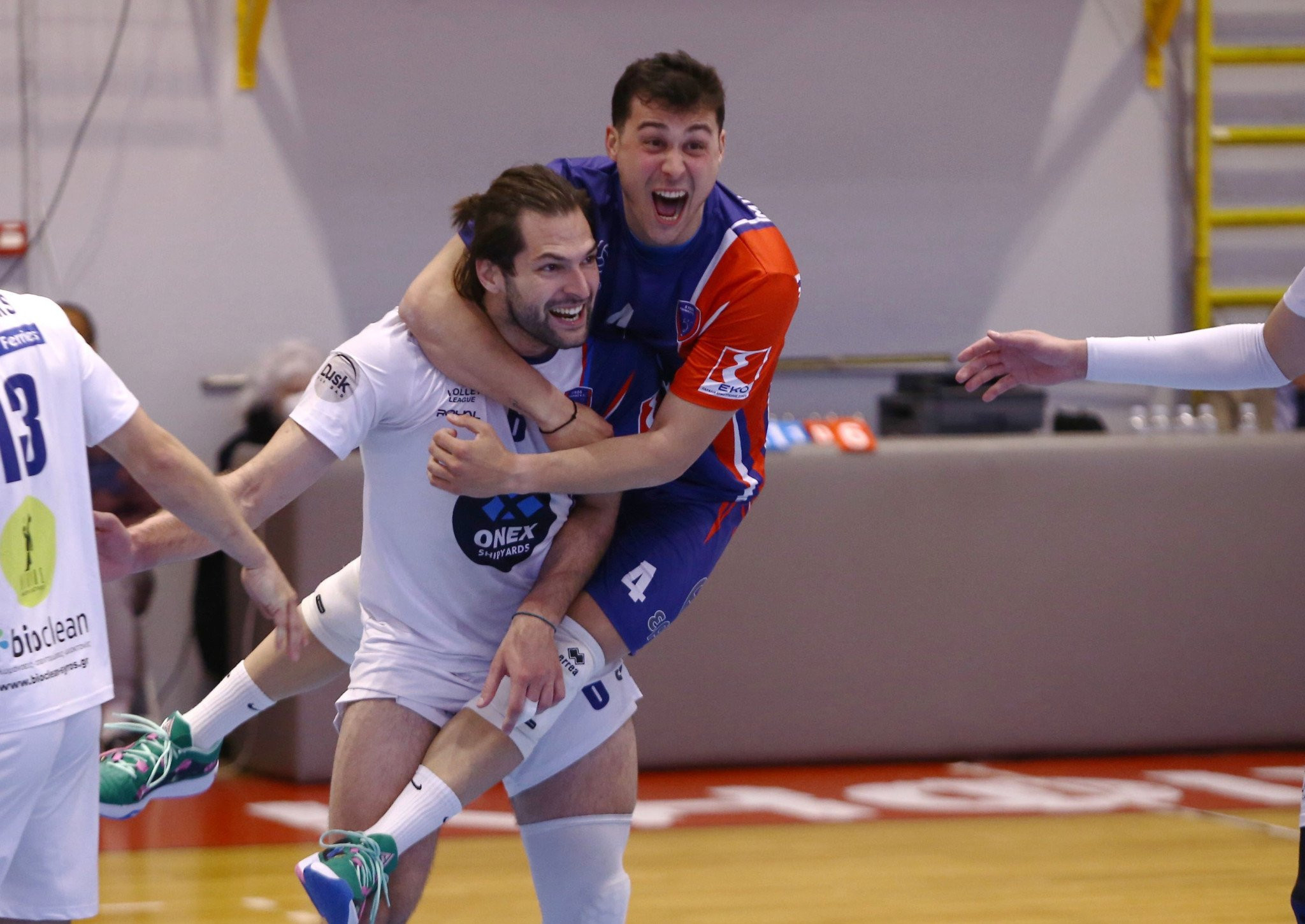 Ο Φοίνικας Σύρου έφυγε για Ευρώπη με MVP Ρουσόπουλο!