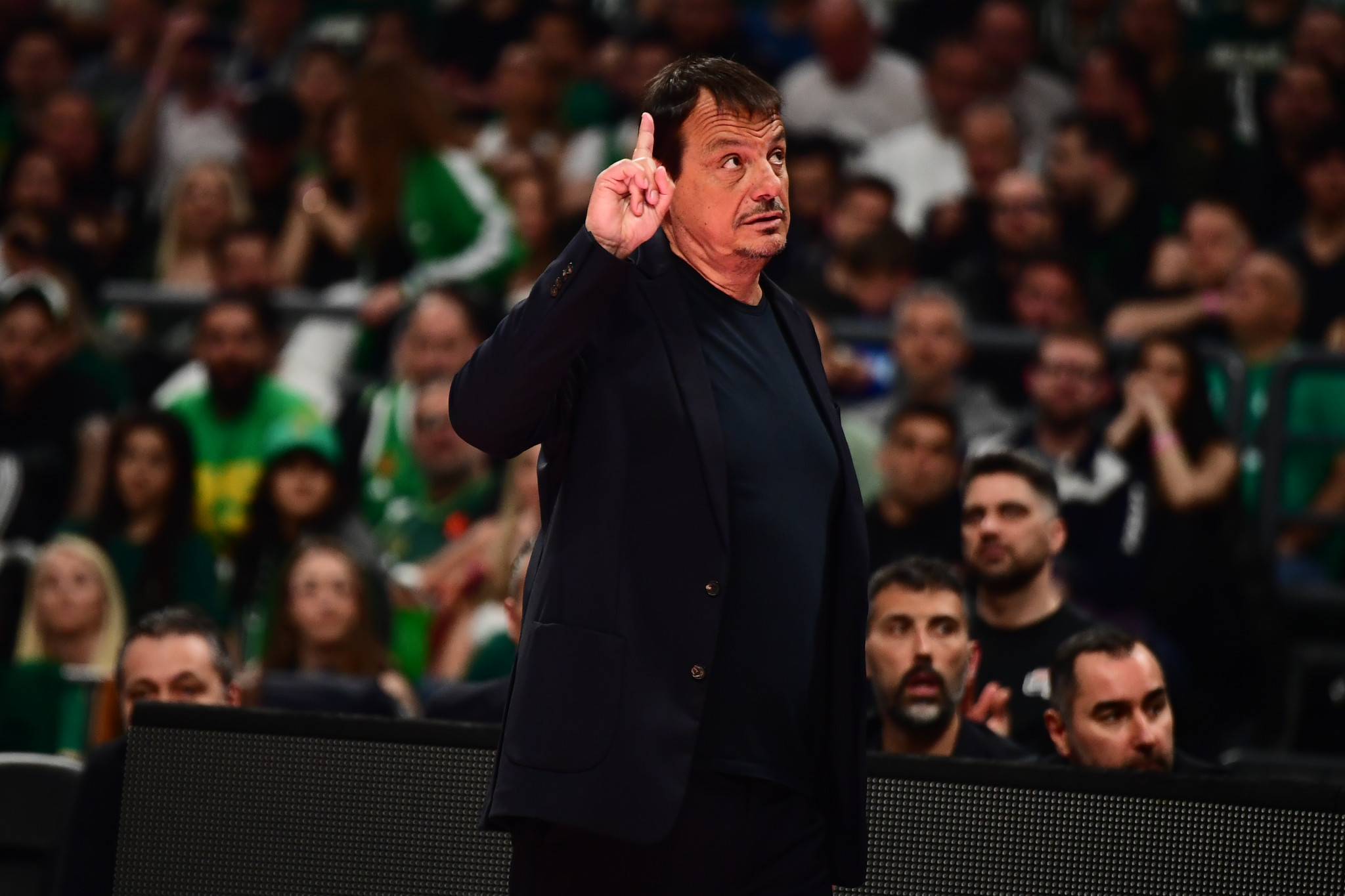 Ο Αταμάν κάλεσε time-out μετά από ένα λεπτό και 57 δευτερόλεπτα δράσης στο Τ-Center