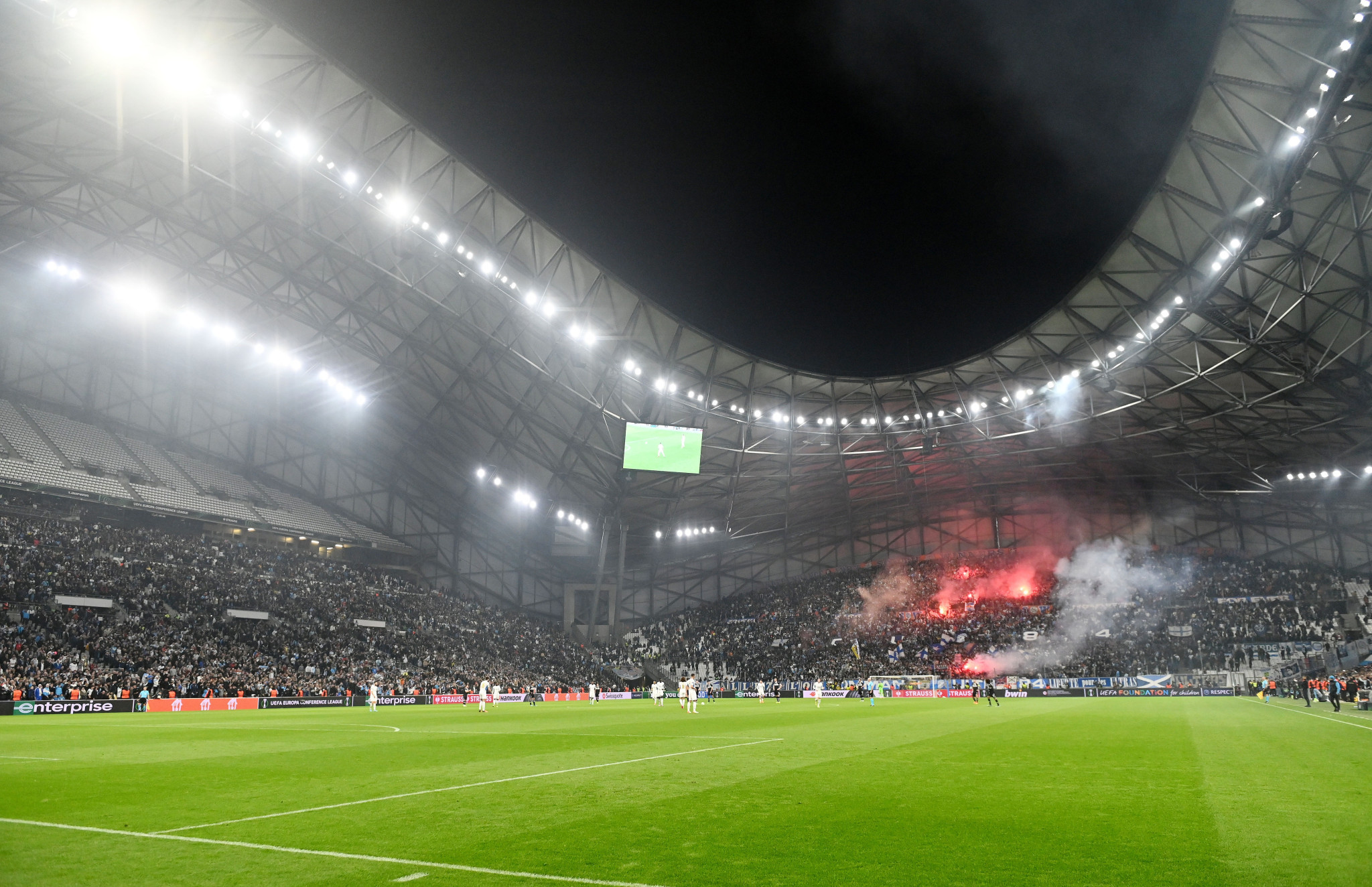 Βαριά ποινή της UEFA στη Μαρσέιγ - Πρόστιμο 10 εκατ. ευρώ και αποκλεισμός από την Ευρώπη με αναστολή