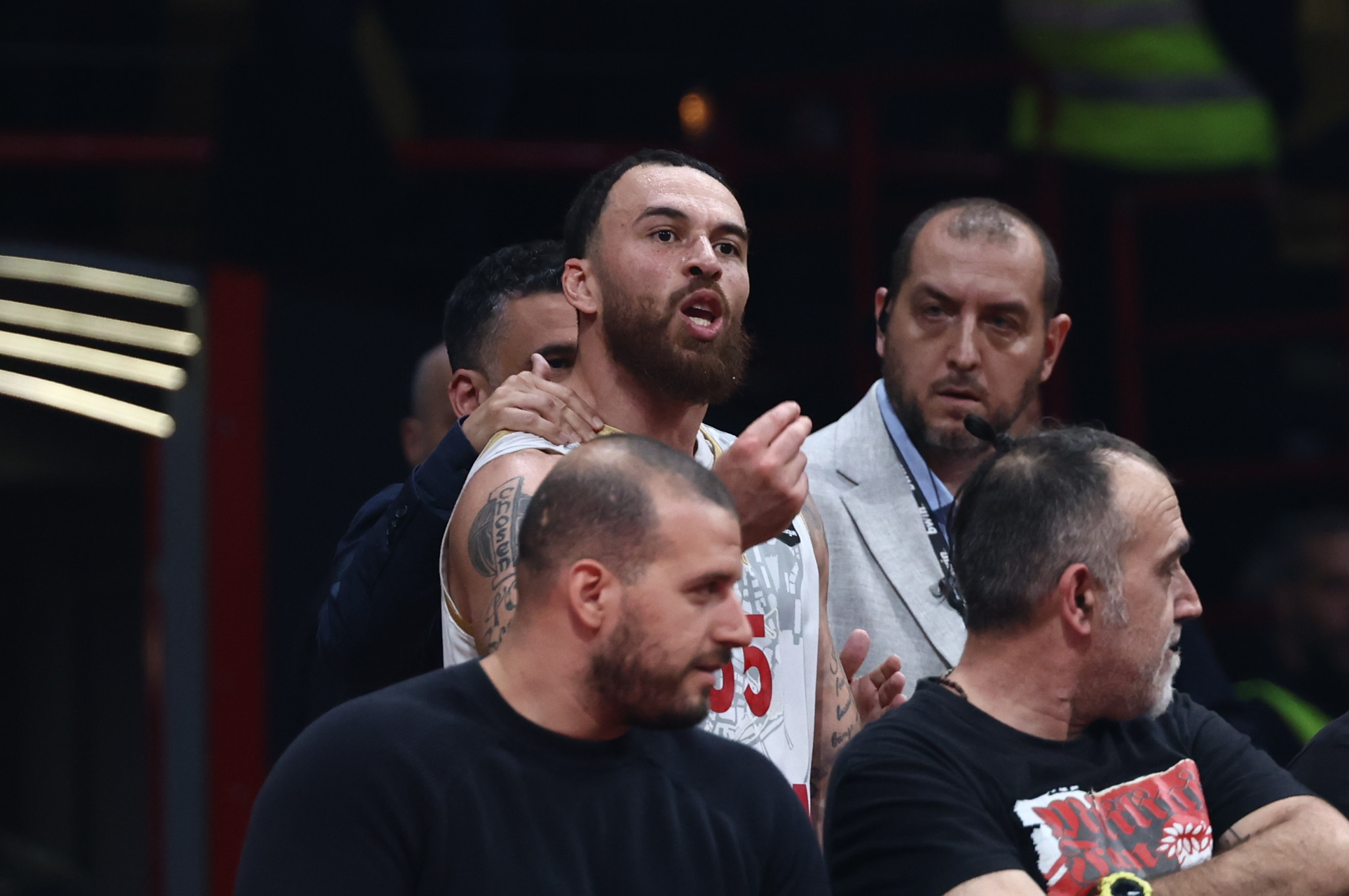 Αποβλήθηκε ο Τζέιμς στο Game 2 Ολυμπιακός-Μονακό: Έκανε χειρονομίες στους διαιτητές