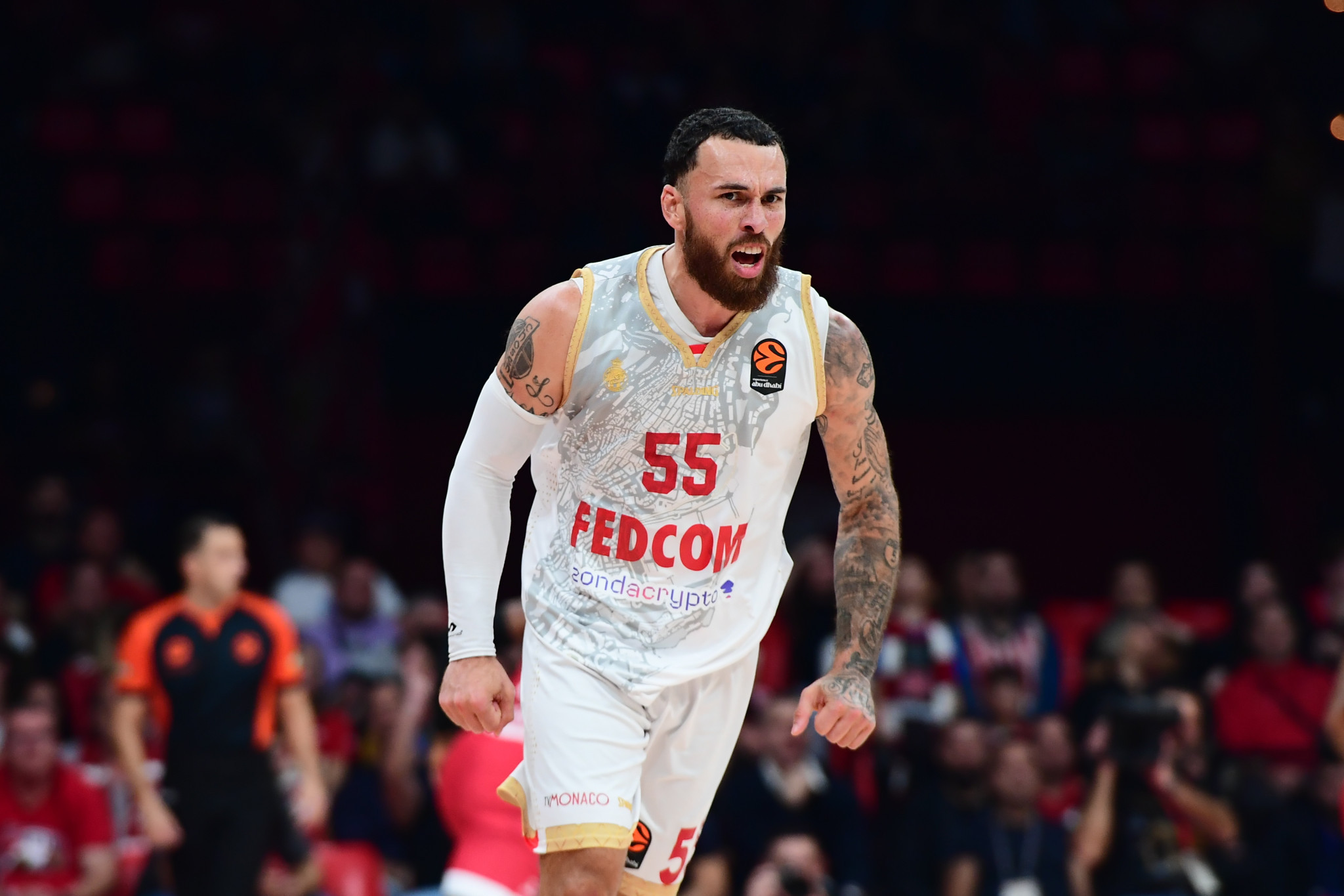 Ο Μάικ Τζέιμς επιστρέφει για το Game 5 φορώντας το νούμερο «32» του τιμωρημένου Στράζελ