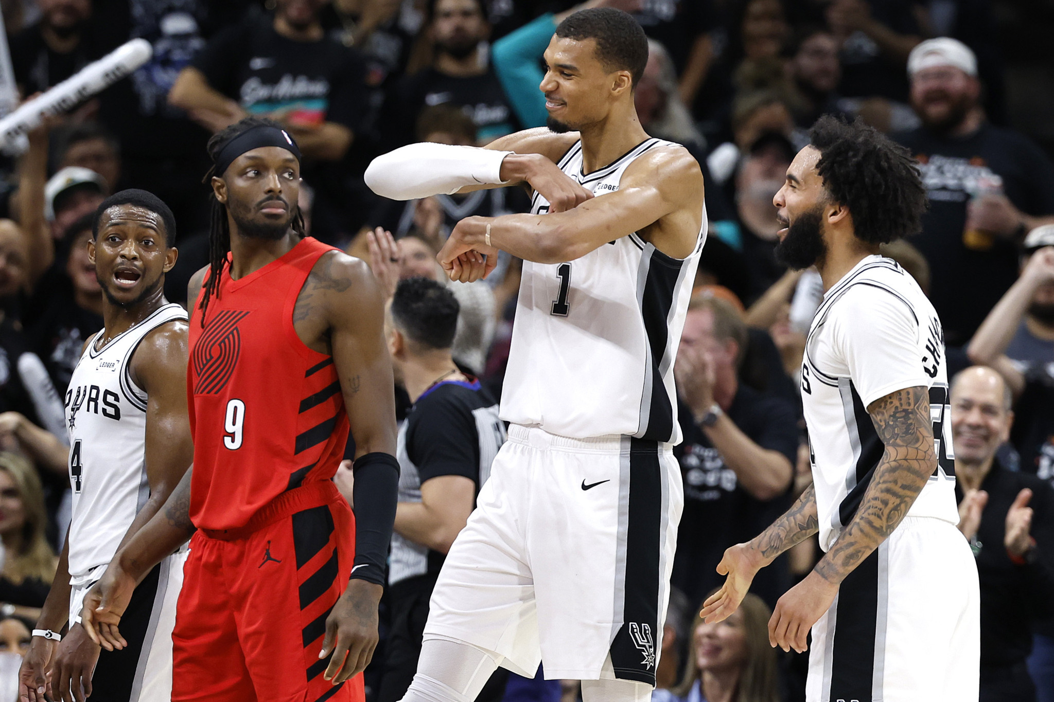 Σπερς – Τίμπεργουλβς: Πρώτος ημιτελικός με “MVP” Γουεμπανιάμα