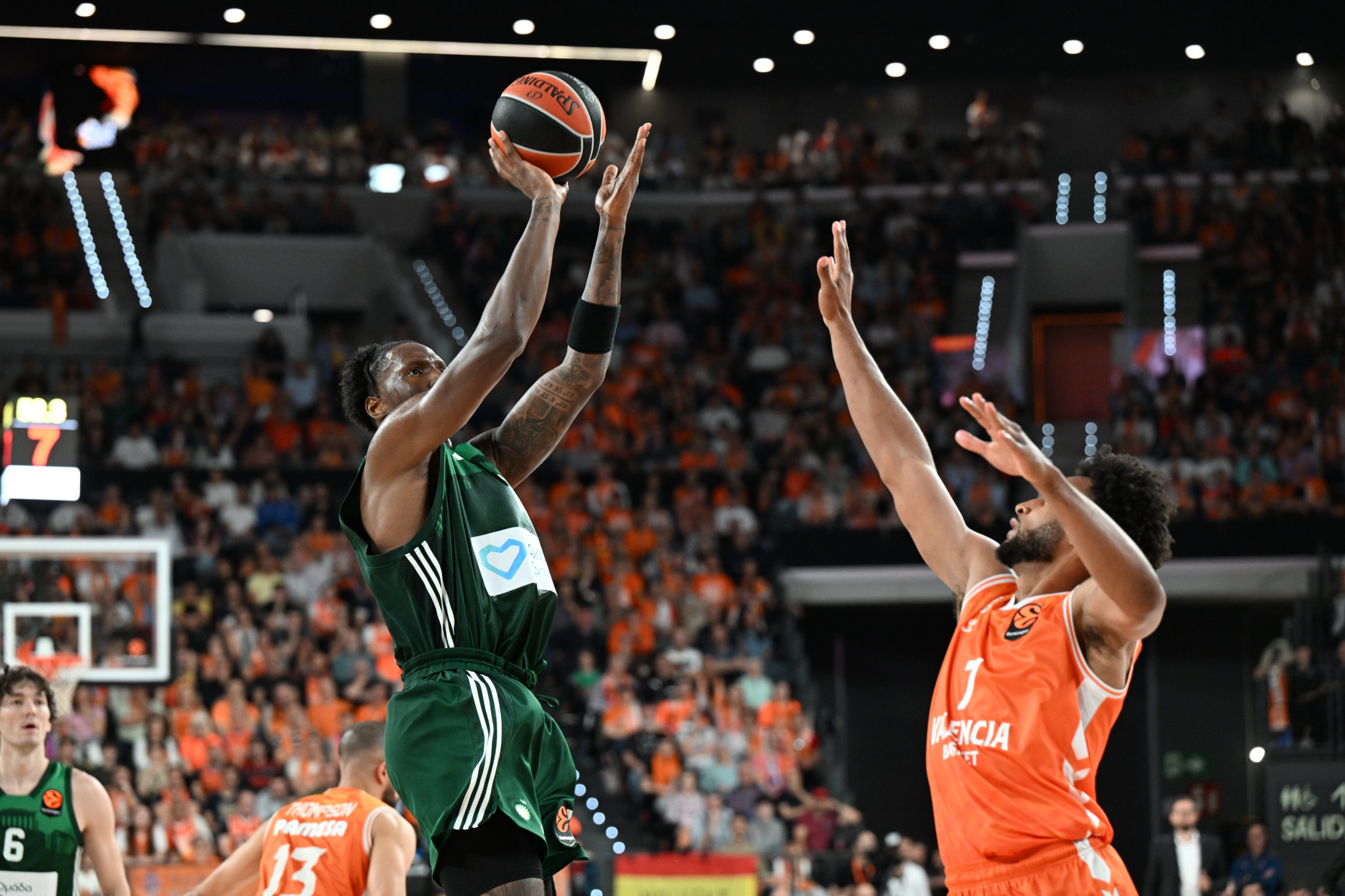 Τα TOP-10 plays της σεζόν στην EuroLeague - Το buzzer beater του Χέιζ-Ντέιβις στη Βαλένθια στην κορυφή (vid)