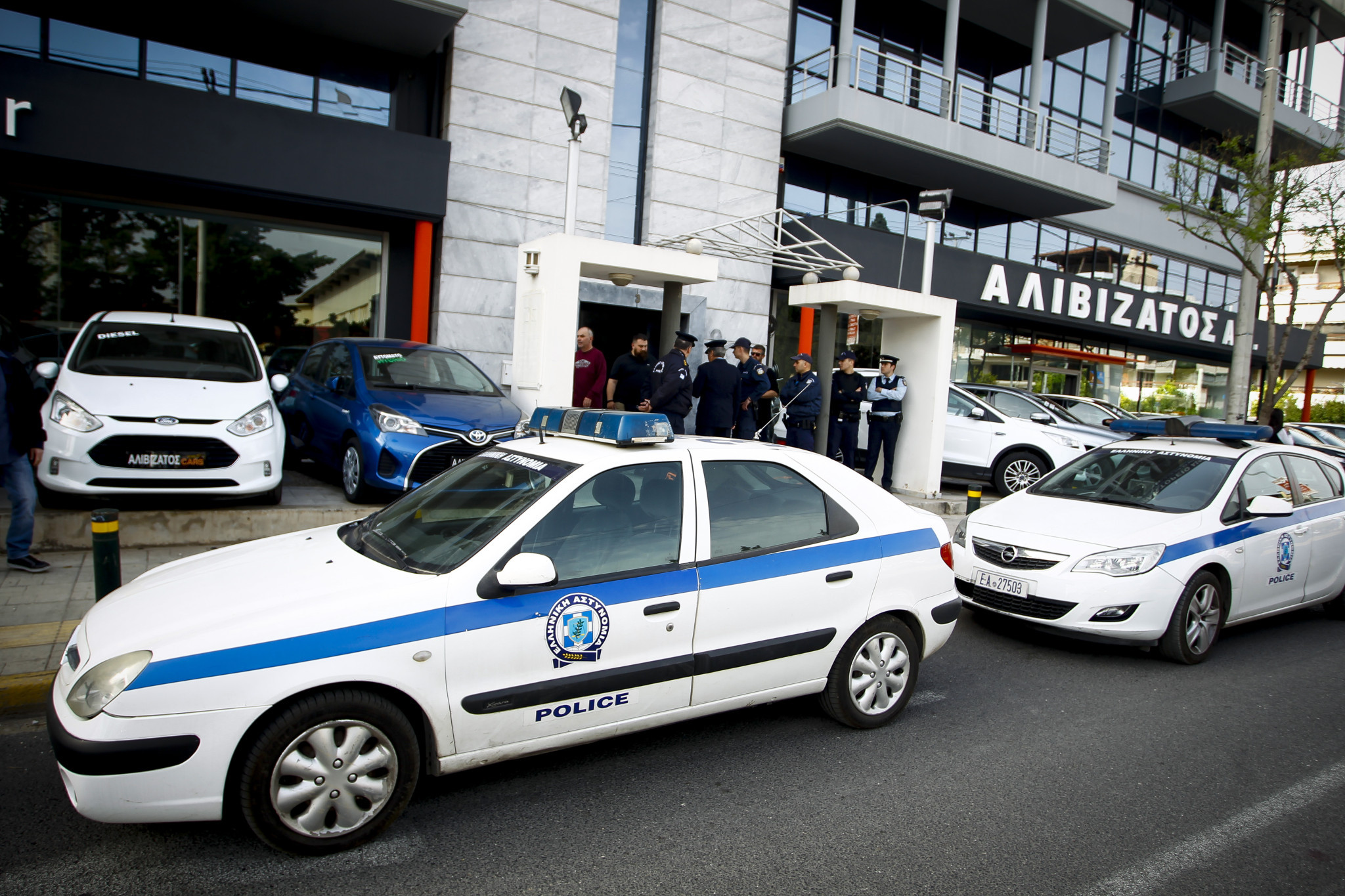 Αδιανόητη οπαδικό επεισόδιο: Επιτέθηκαν σε πατέρα με την ανήλικη κόρη του