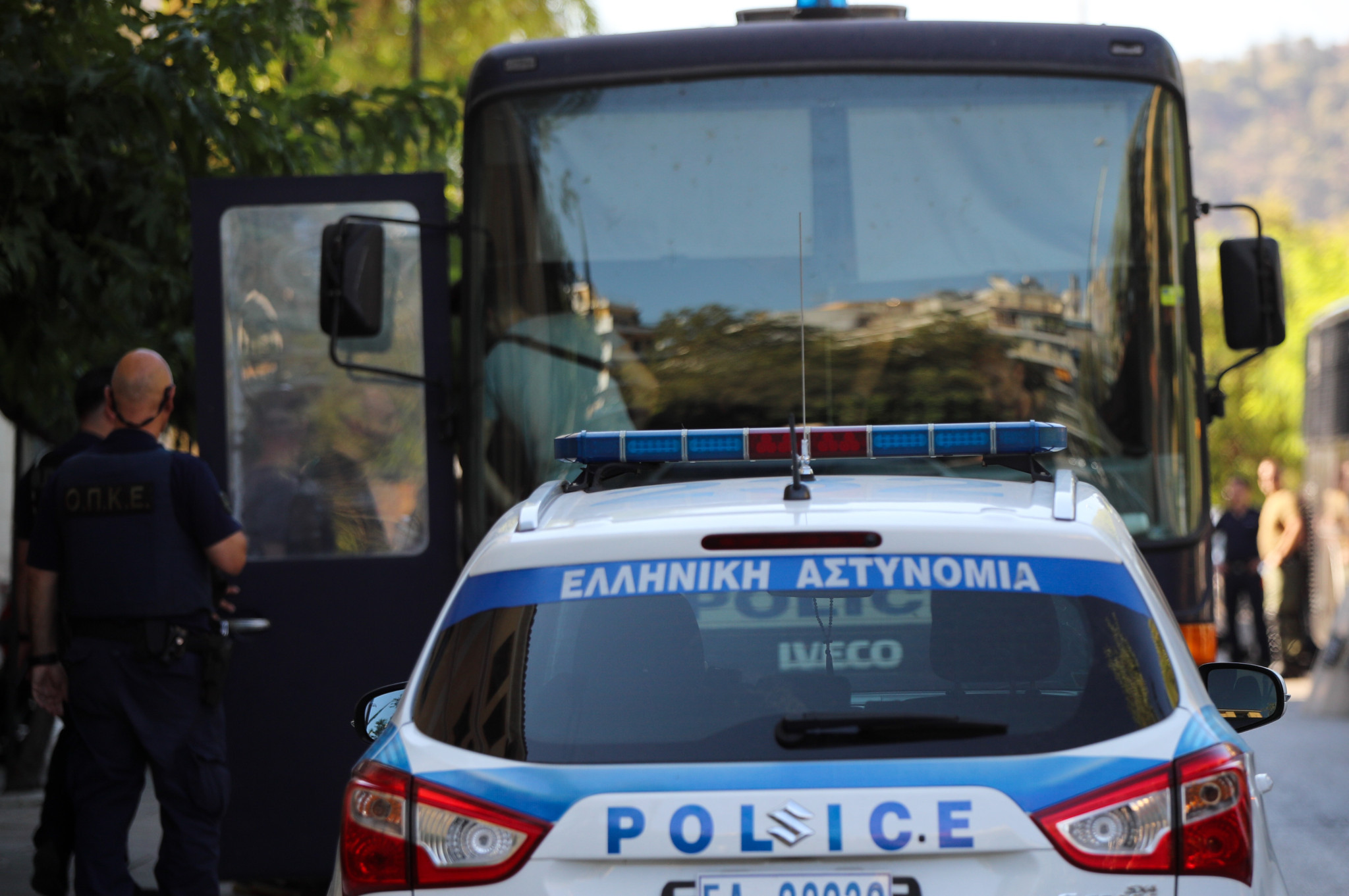 Ξύλο και μαχαιριά σε παραλία μεταξύ Ολυμπιακών και Παναθηναϊκών