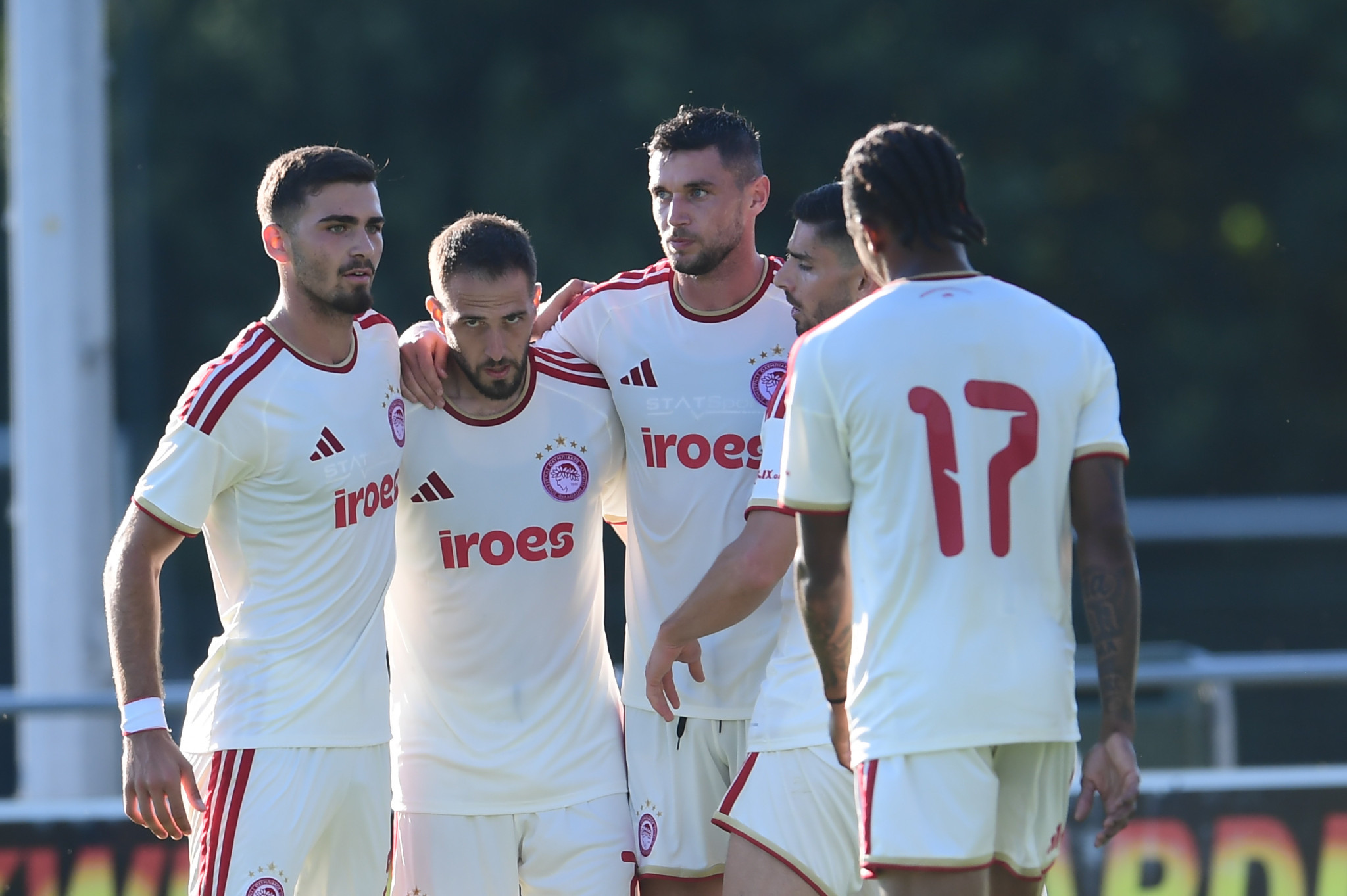 Με ανατροπή ο ανώτερος Ολυμπιακός νίκησε την Ράκοβ με γκολ των Φορτούνη και Γιάρεμτσουκ